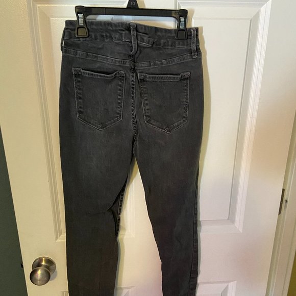 Old Navy Rockstar Mid rise Black jeans-size 2 reg - Picture 2 of 3